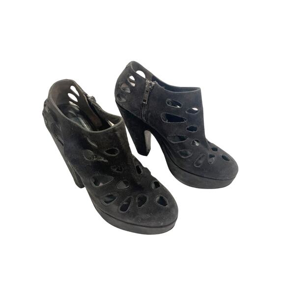 Robert Clergerie Dorine black suade cutout bootie - Picture 1 of 5